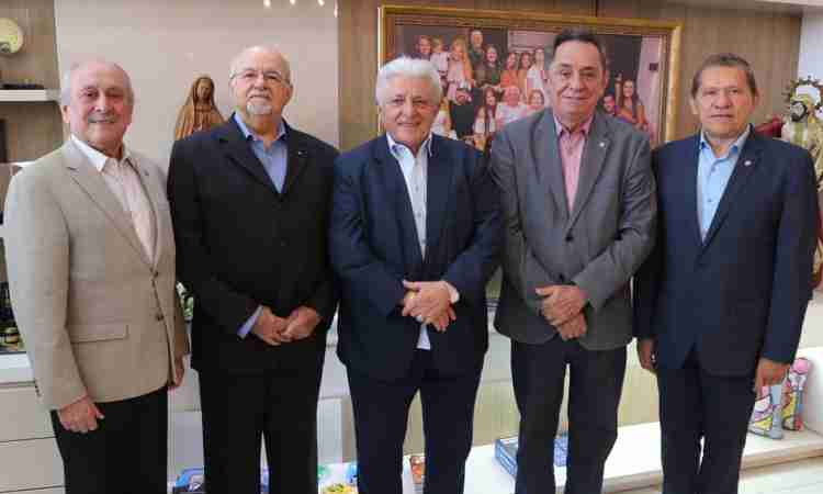 Deusmar Queirós, fundador da Pague Menos, recebe visita institucional do CRA-CE e CFA
